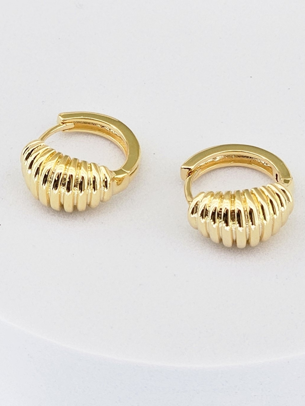 Savvy Cie Jewels Graham Huggie Hoop Earrings Gold Tone Hoops Boho Gift MSRP $125